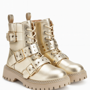 Botas combat doradas con hebillas y tachuelas