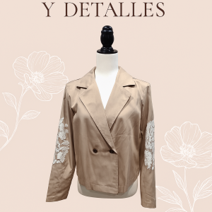 Chaqueta Beige con Detalles de Encaje en Mangas
